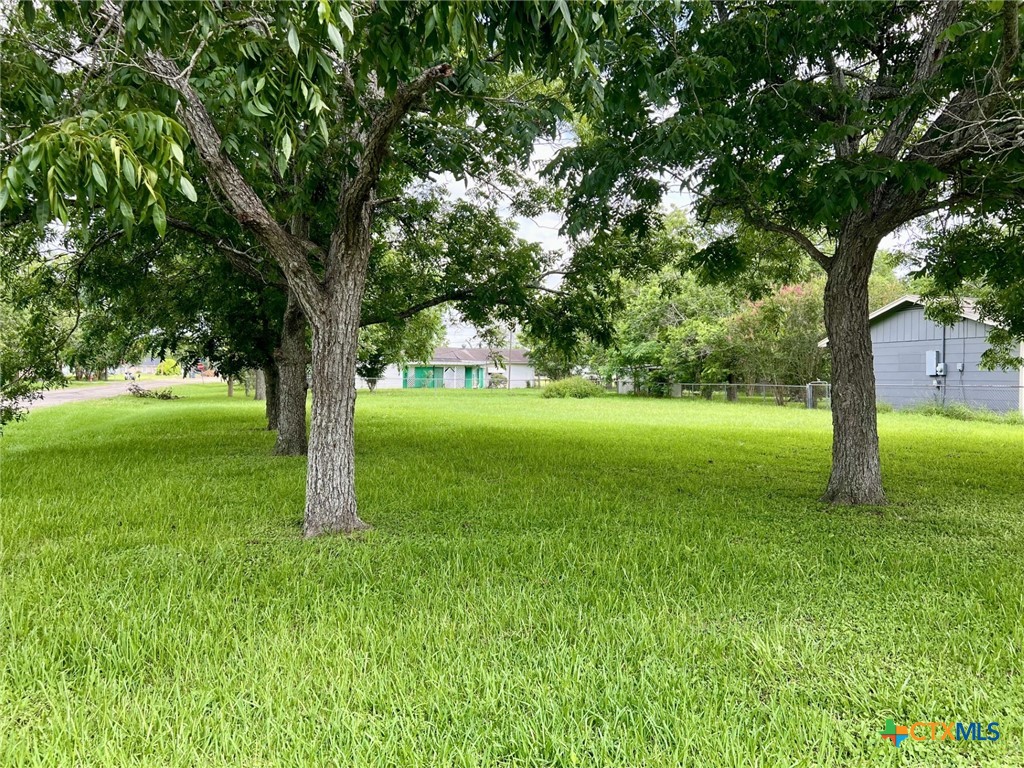 402 Hurst, Edna, TX 77957 — photo 1