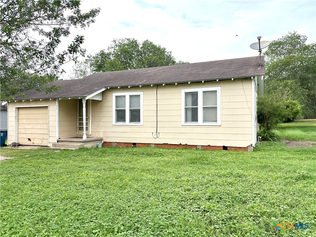 314 E North Street, Goliad, TX 77963 — photo 1