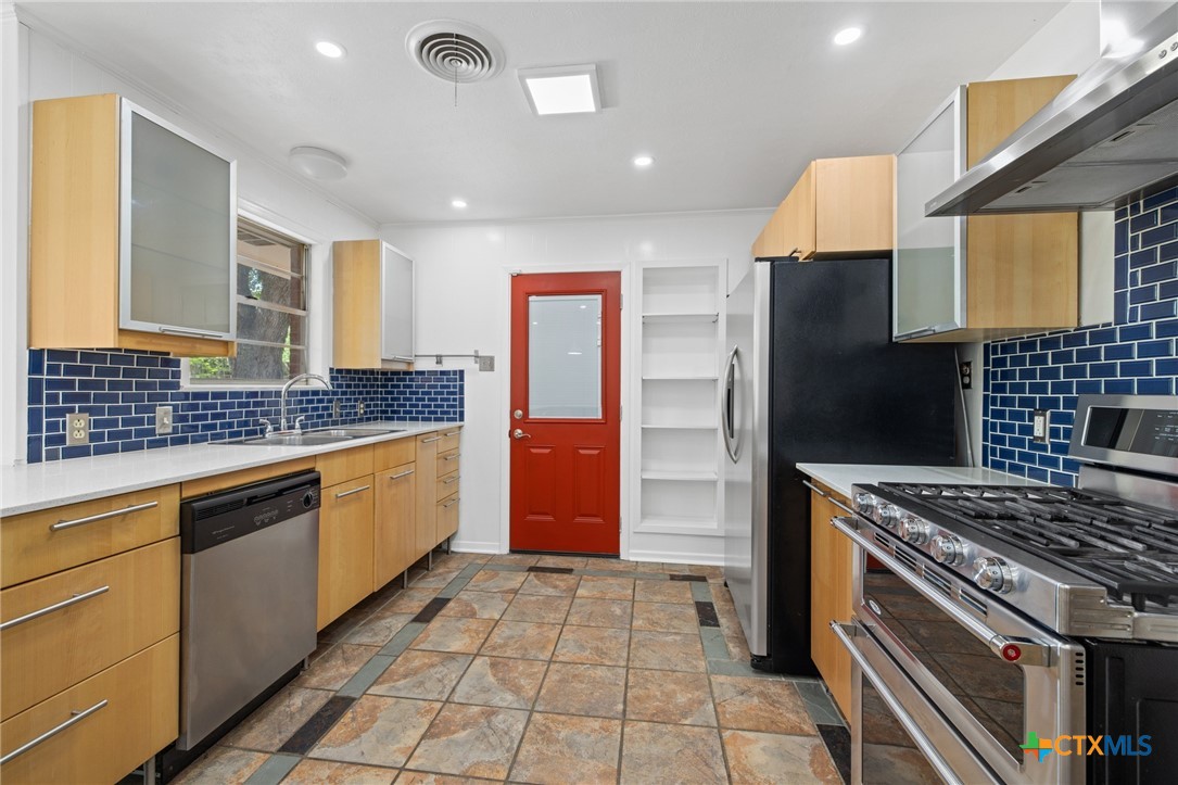 2302 Mockingbird, Temple, TX 76502 — photo 1