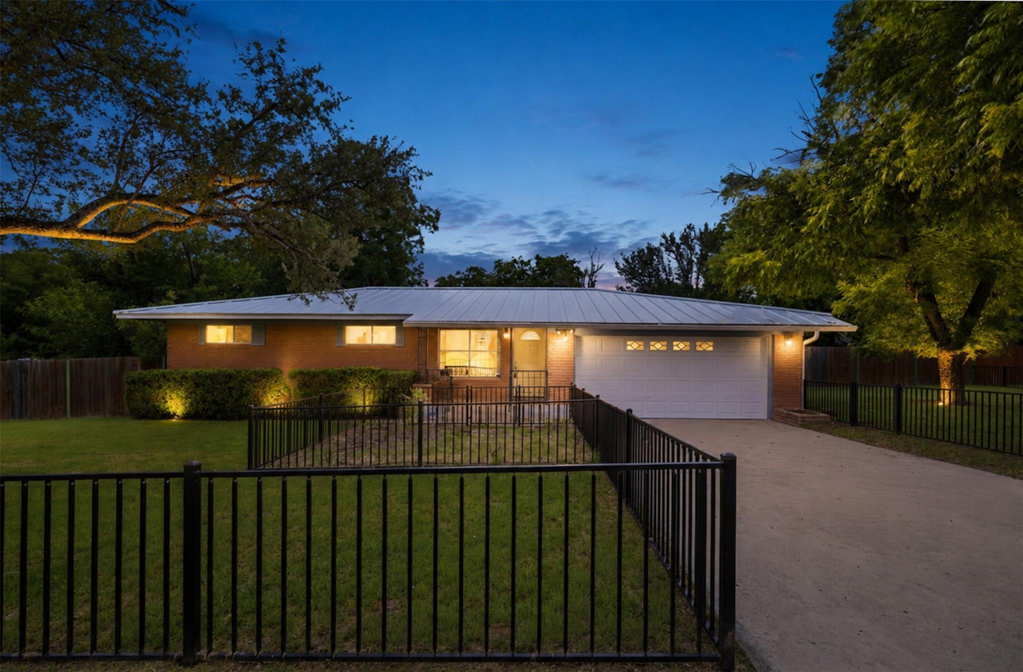 104 Willis, Lampasas, TX 76550 — photo 1