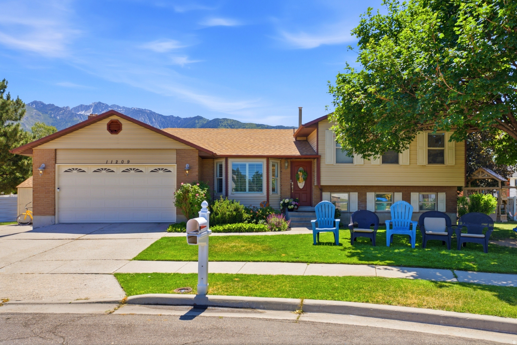 11209 S CHRISTOPHER CIR, Sandy, UT 84092 — photo 1