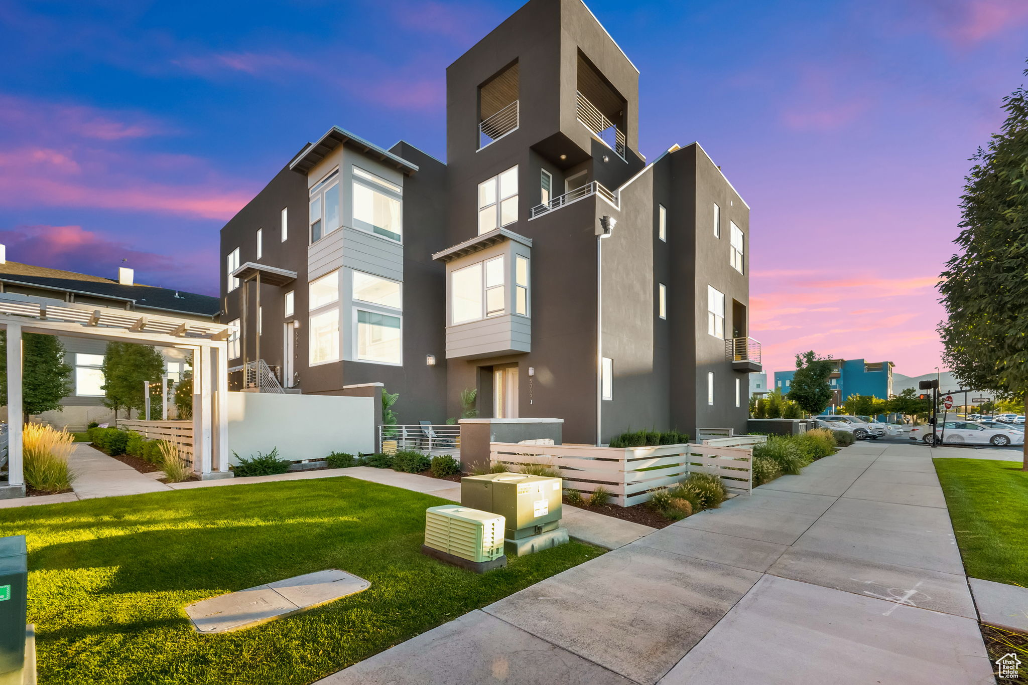 5069 W DAYBREAK PKWY, South Jordan, UT 84009 — photo 1