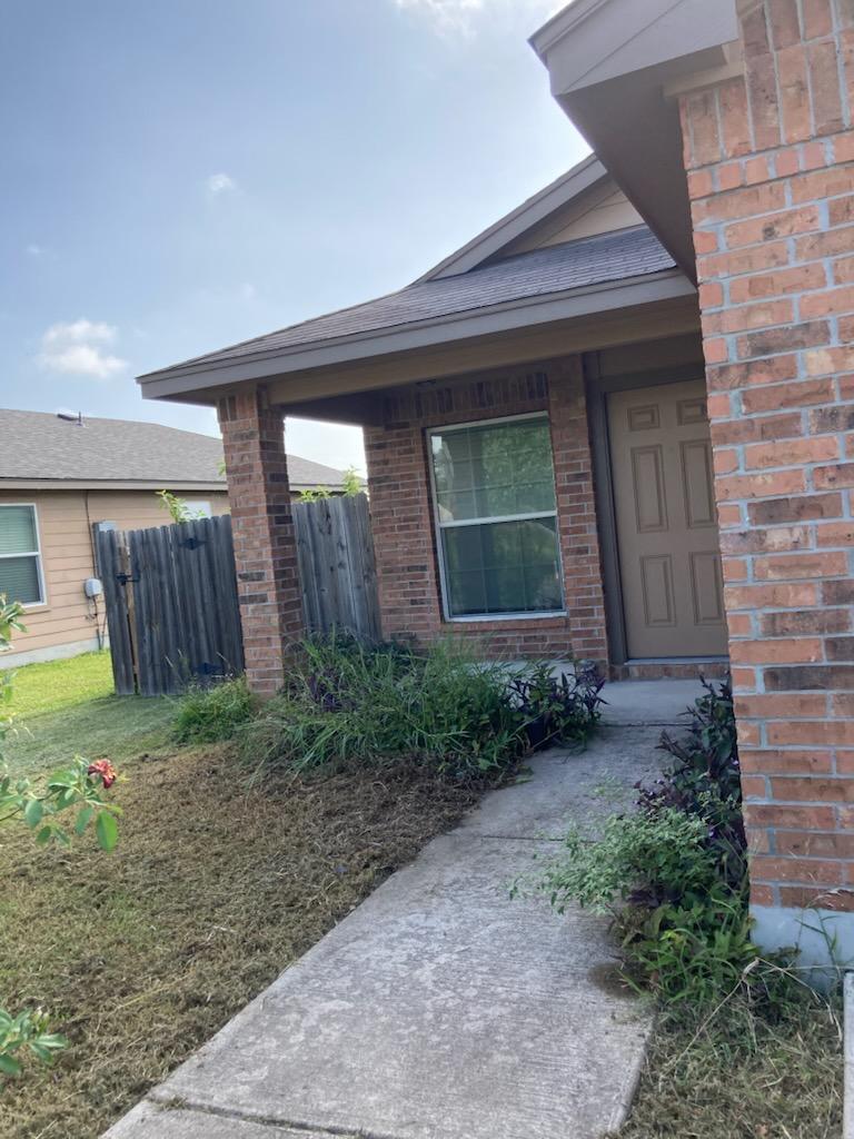 2416 Blue Sky, Lockhart, TX 78644 — photo 1