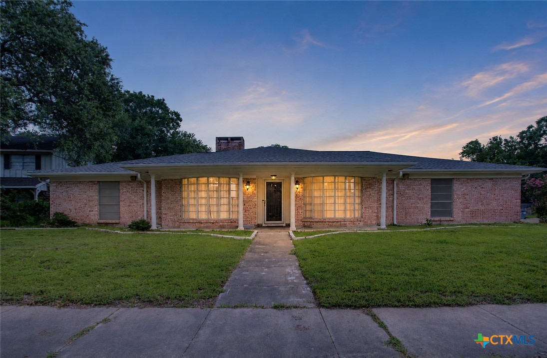 111 Dover Dell, Victoria, TX 77904 — photo 1