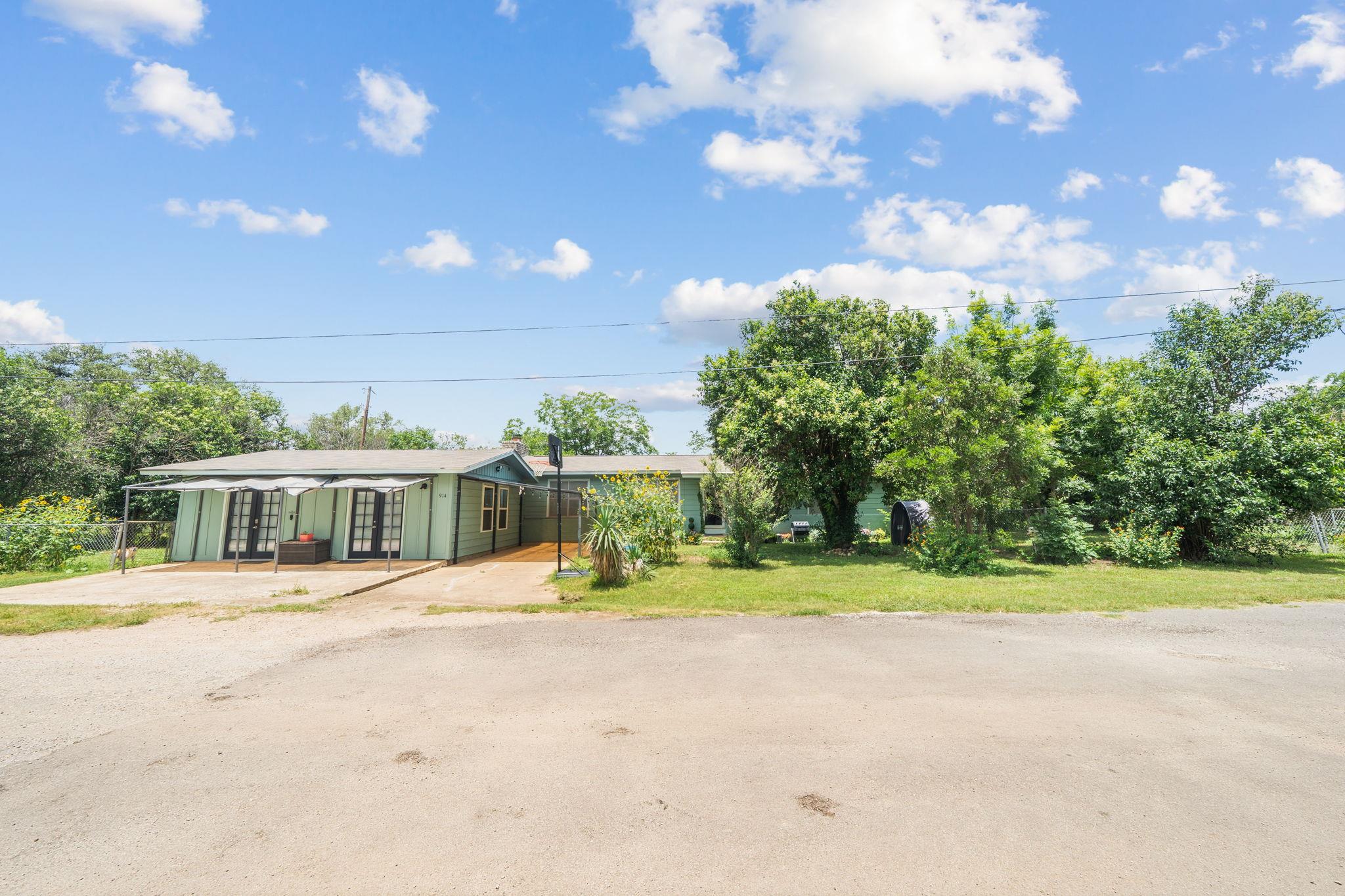 914 6th, Blanco, TX 78606 — photo 1