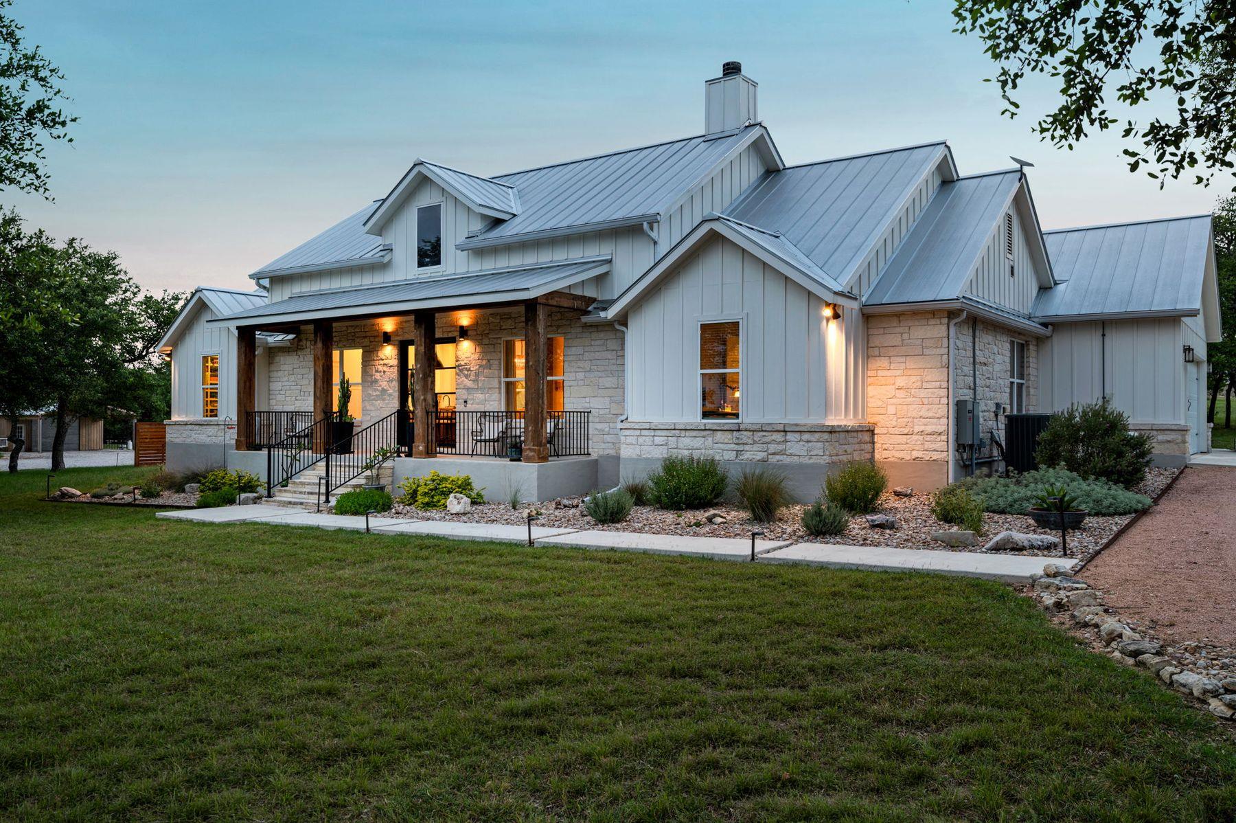 2009 Axis, Fredericksburg, TX 78624 — photo 1