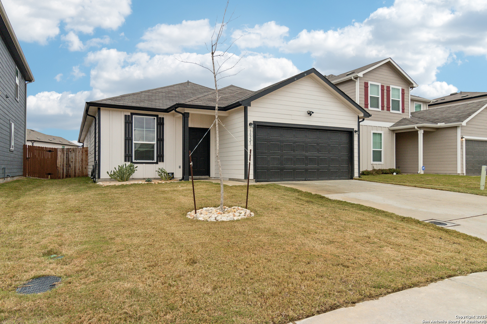 10223 Crossbuck, , 78109 — photo 1