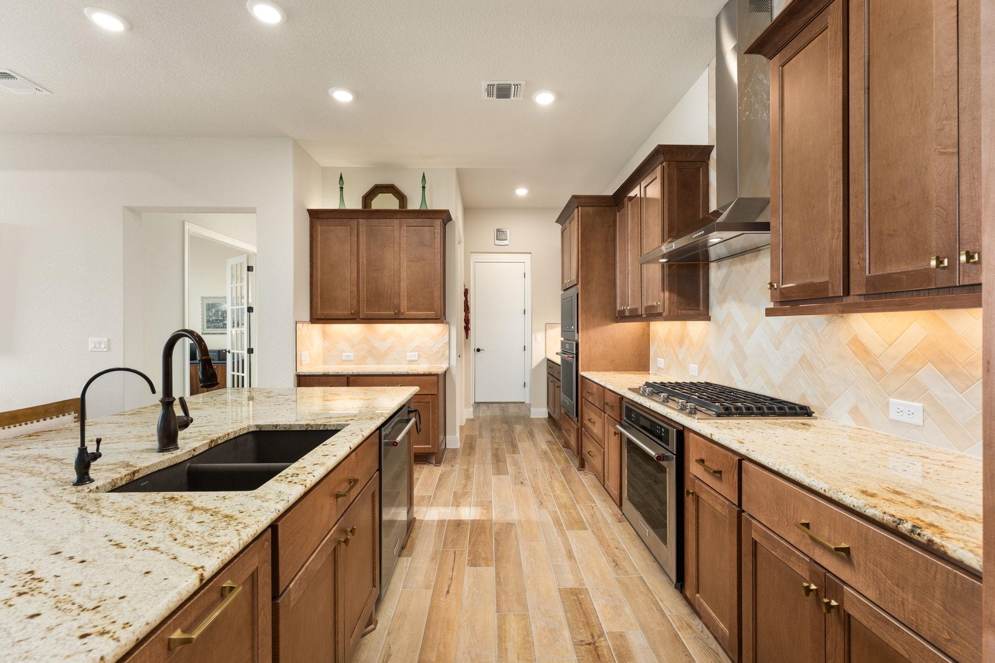 112 Telegraph, Georgetown, TX 78633 — photo 1