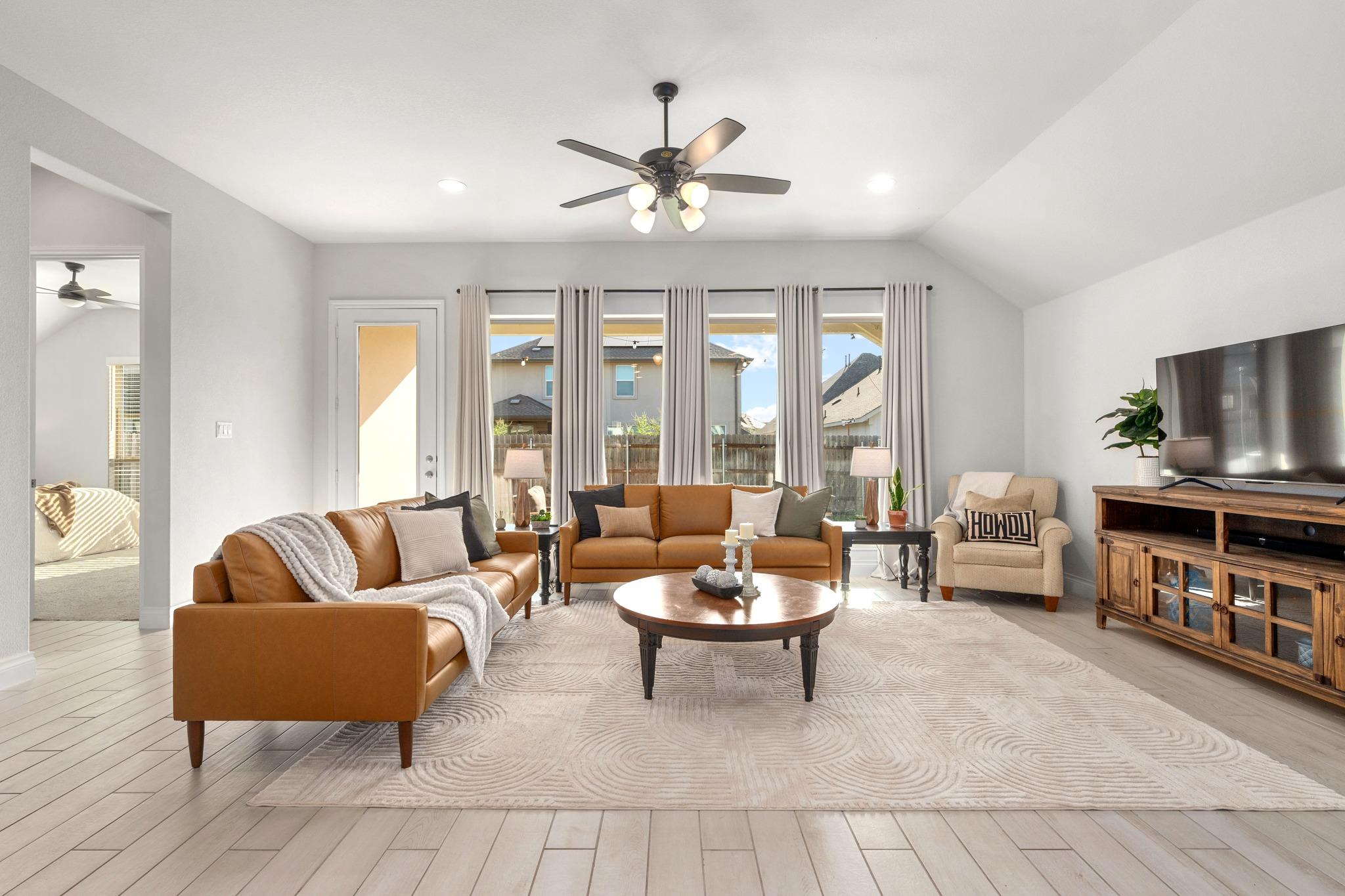 512 Monrovia Ct, Liberty Hill, TX 78642 — photo 1