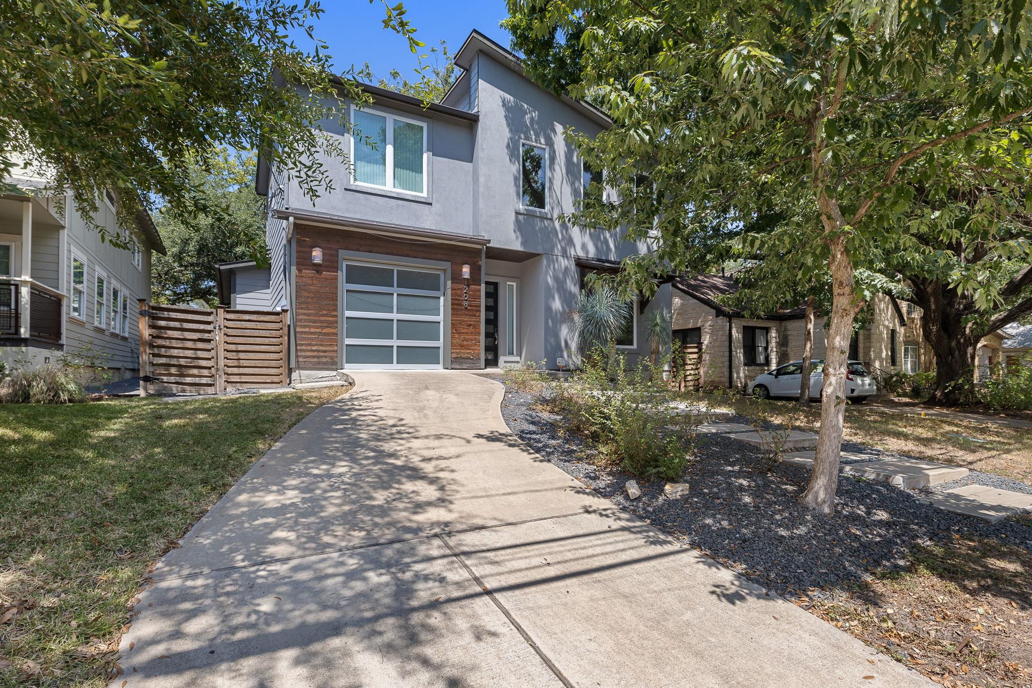 1208  Kinney Ave