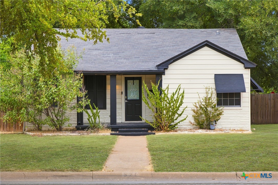 524 E 13th Avenue, Belton, TX 76513 — photo 1