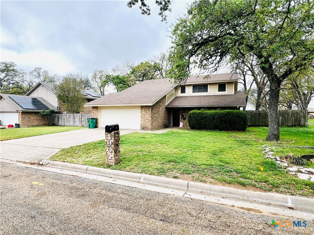 1904 N Hoover Avenue, Cameron, TX 76520 — photo 1