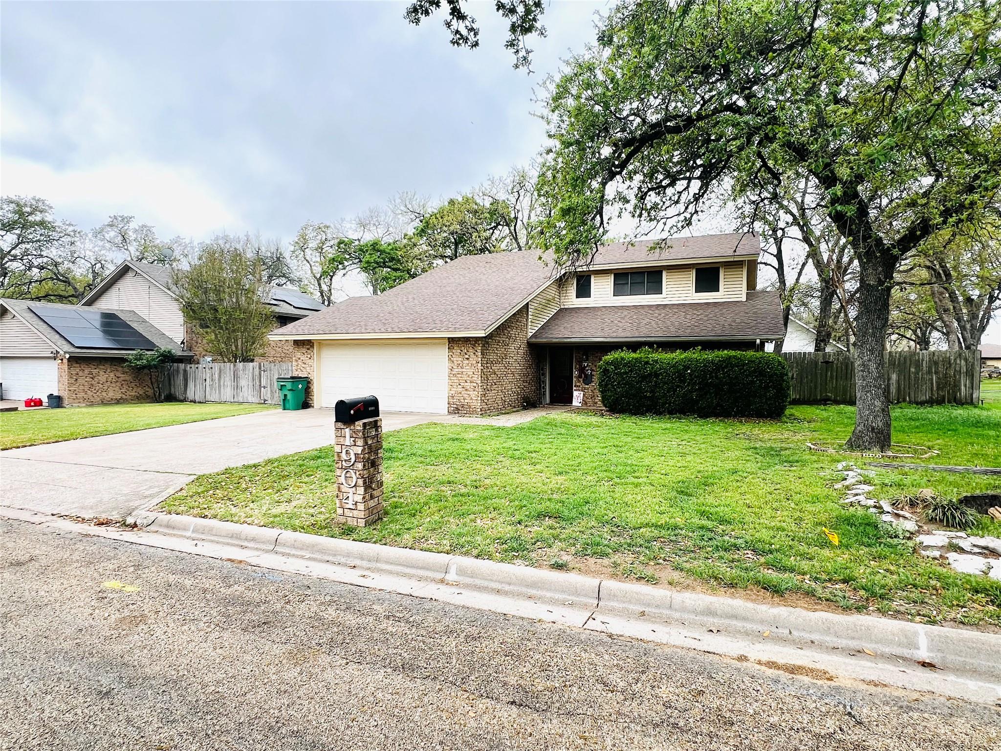 1904 Hoover, Cameron, TX 76520 — photo 1