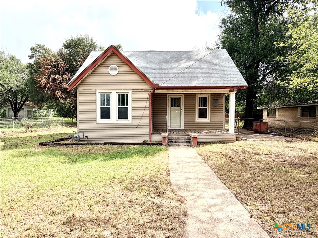 702 E 18th Street, Cameron, TX 76520 — photo 1