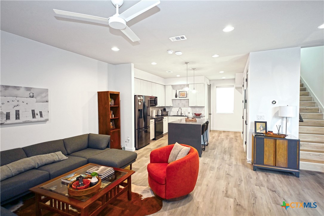 1208 N Academy Avenue 3207, New Braunfels, TX 78130 — photo 1