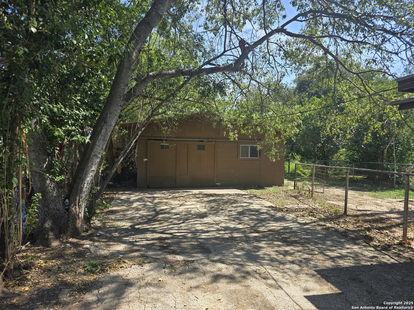 122 Roesler, , 78220 — photo 1