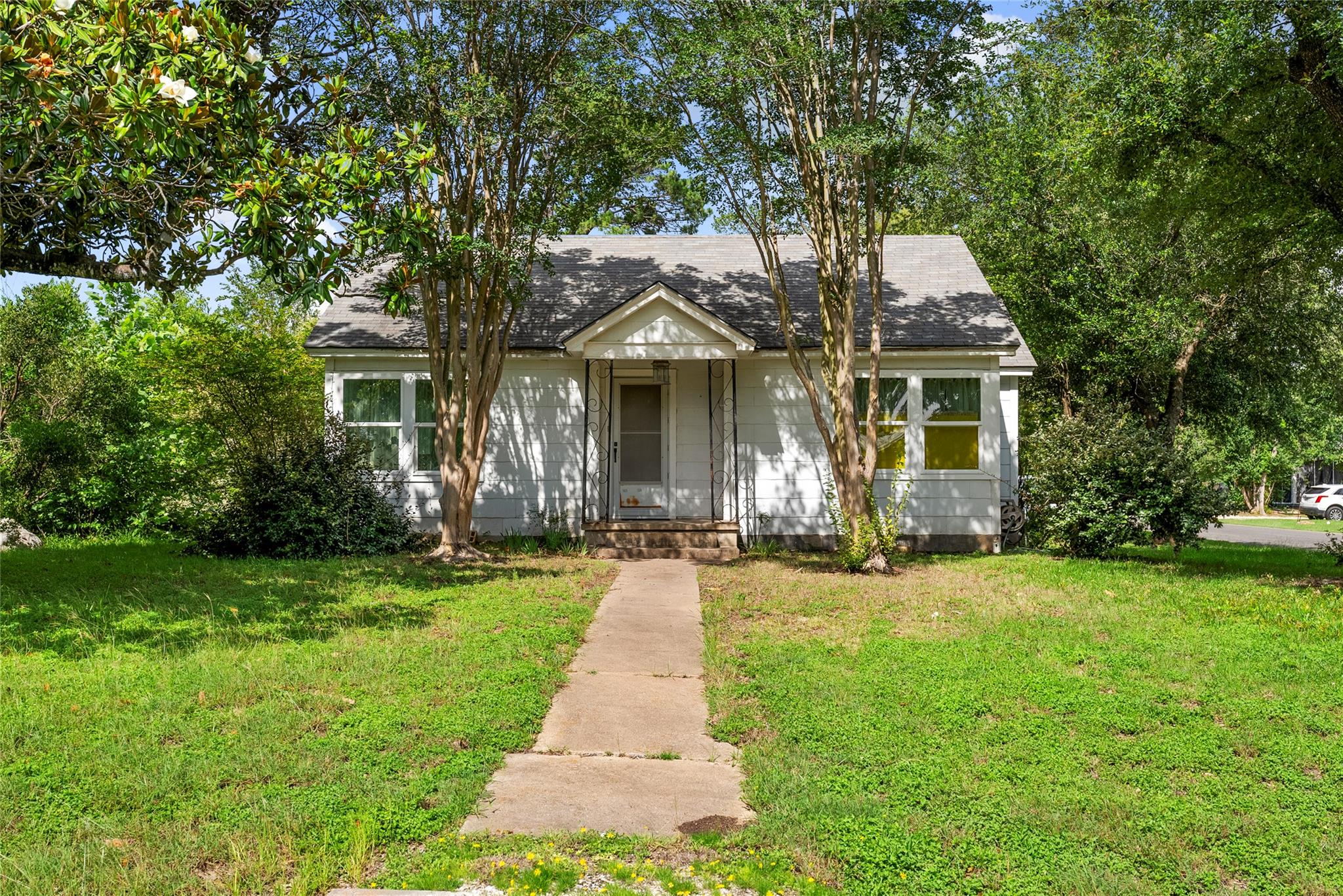 513 Avenue F, Elgin, TX 78621 — photo 1