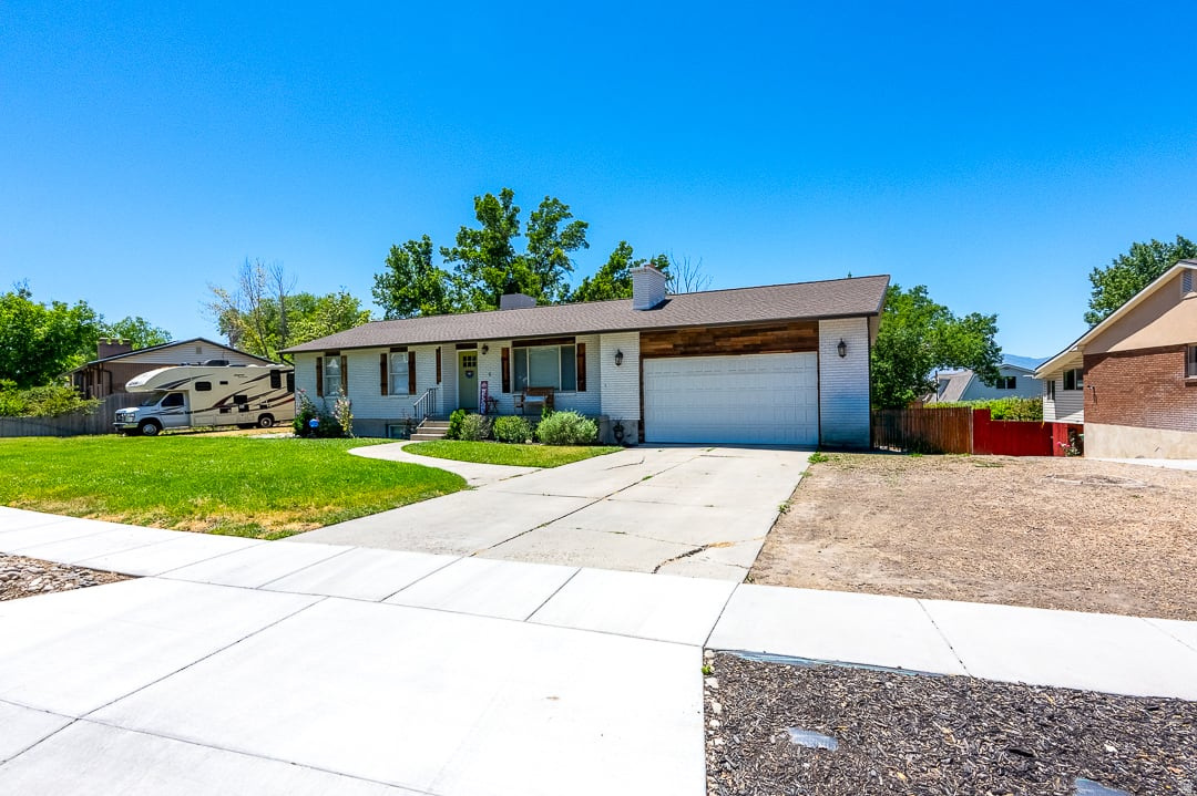 10446 S WEEPING WILLOW DR, Sandy, UT 84070 — photo 1