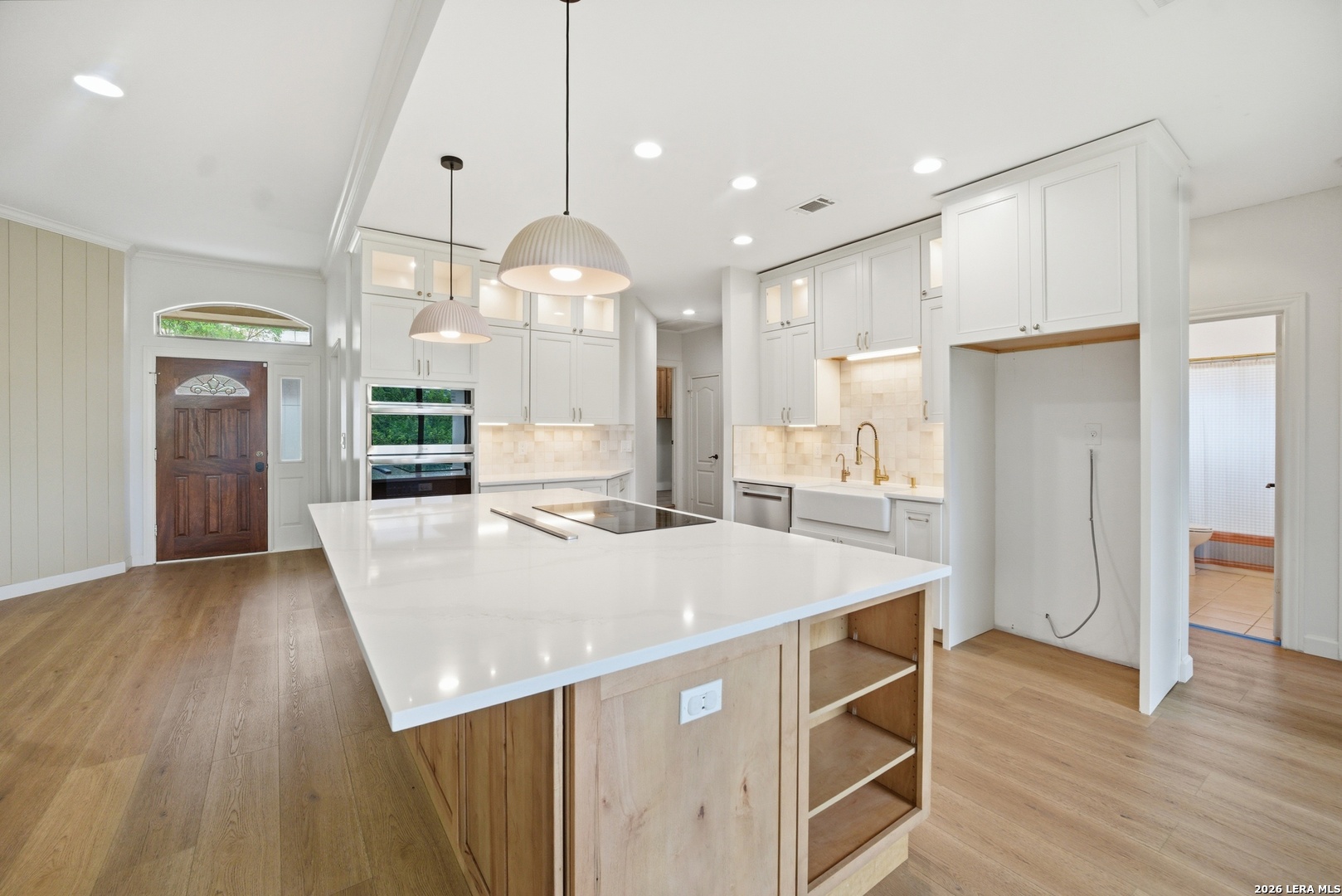204 Tapatio Dr W, Boerne, TX 78006 — photo 1