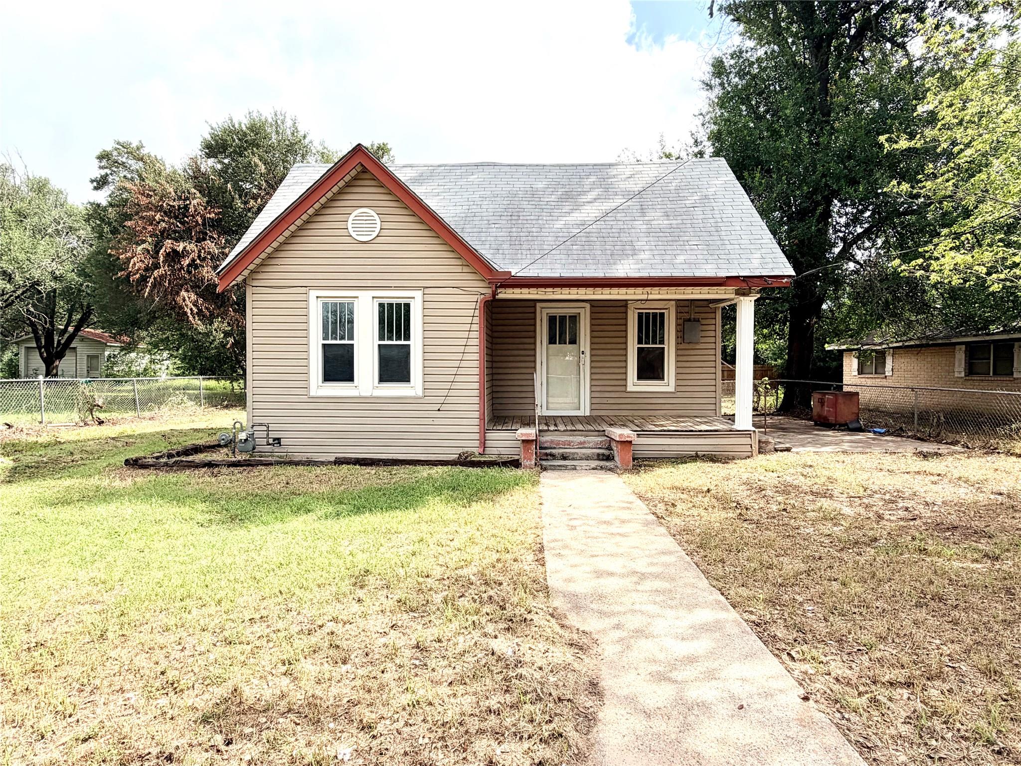 702 18th, Cameron, TX 76520 — photo 1