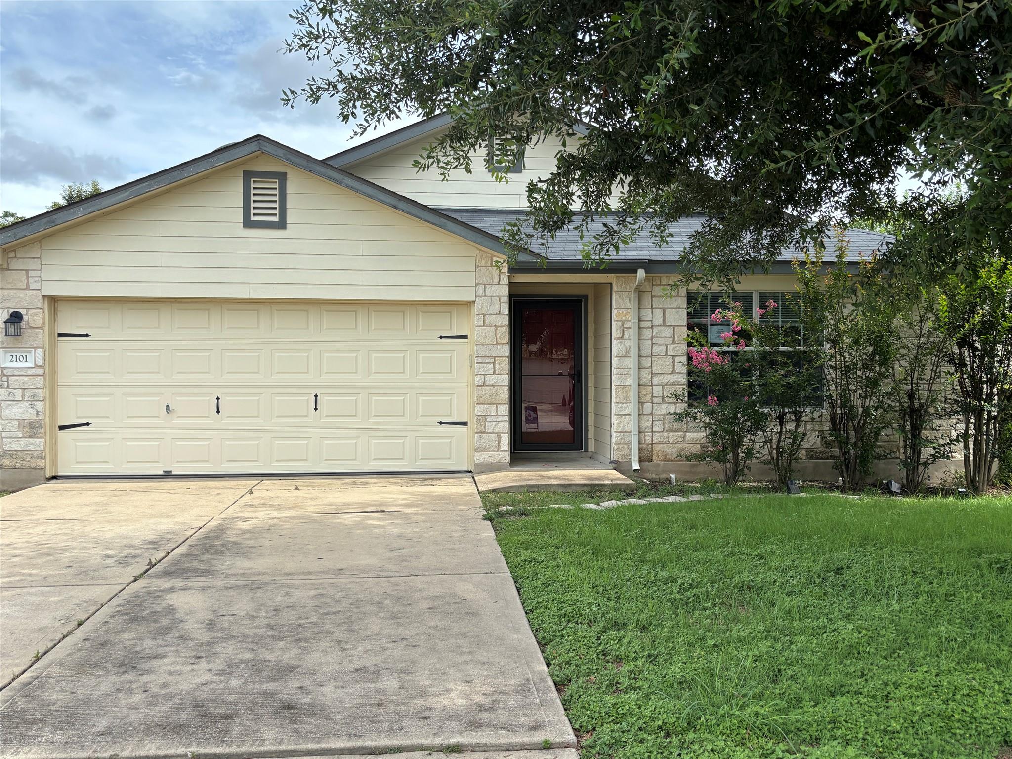 2101 Whistling, Taylor, TX 76574 — photo 1