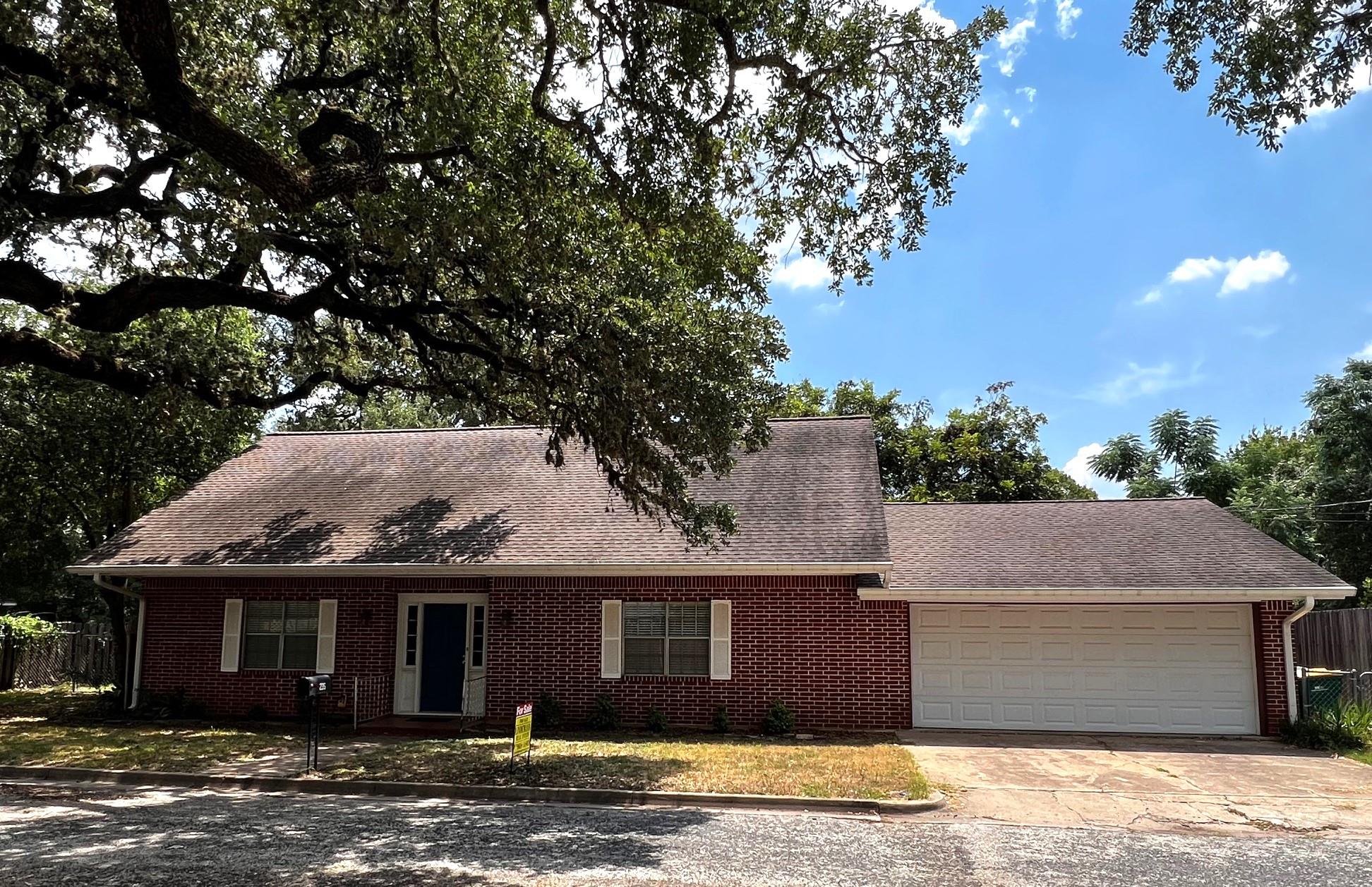 235 Lower Line, La Grange, TX 78945 — photo 1