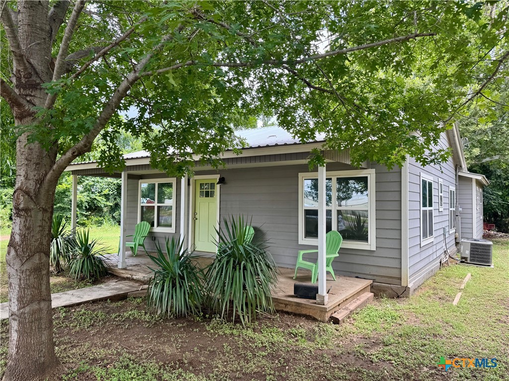 708 Sheffield Avenue, Llano, TX 78643 — photo 1