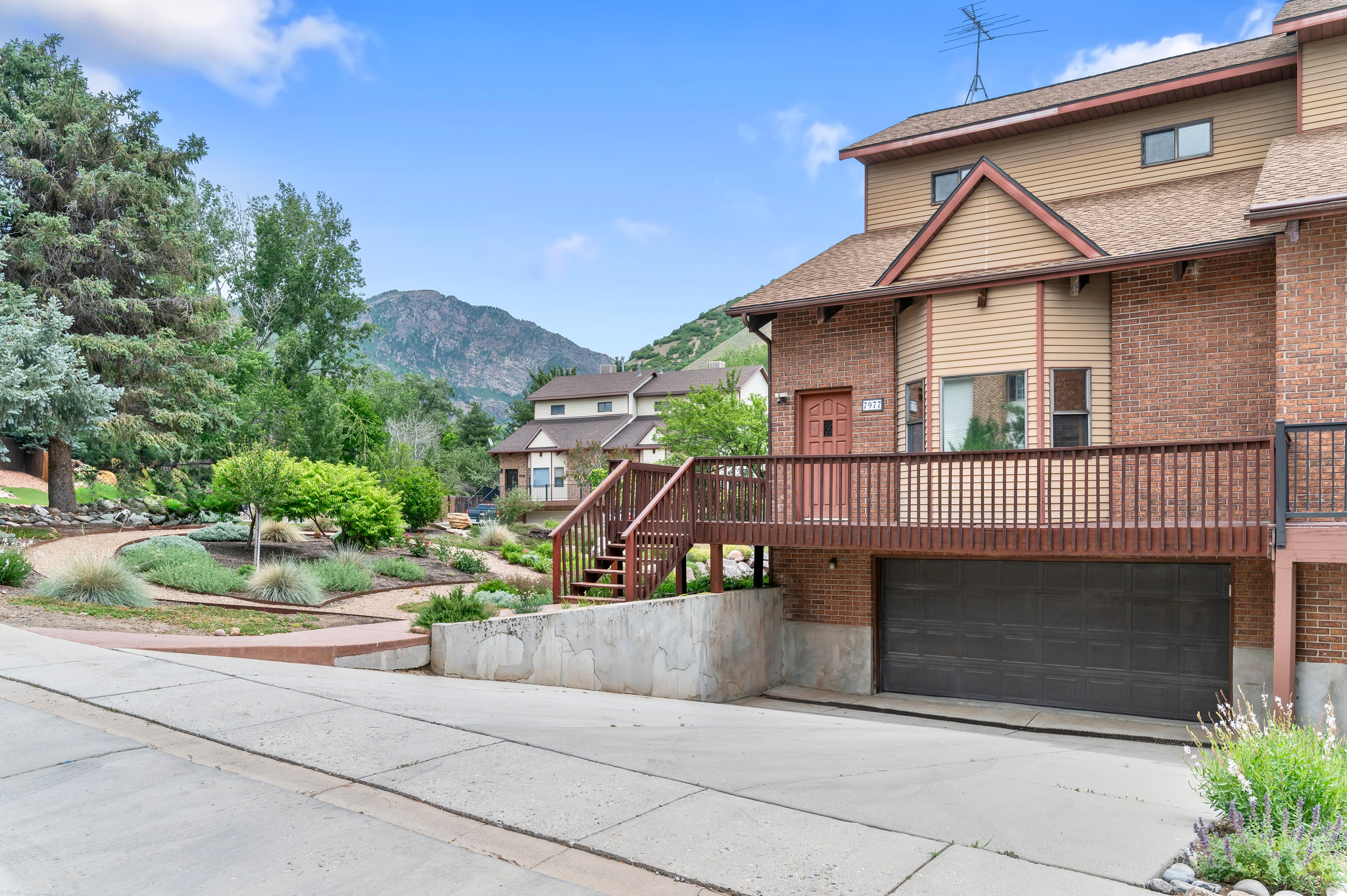 7977 S SUNNYOAK CIR, Cottonwood Heights, UT 84121 — photo 1
