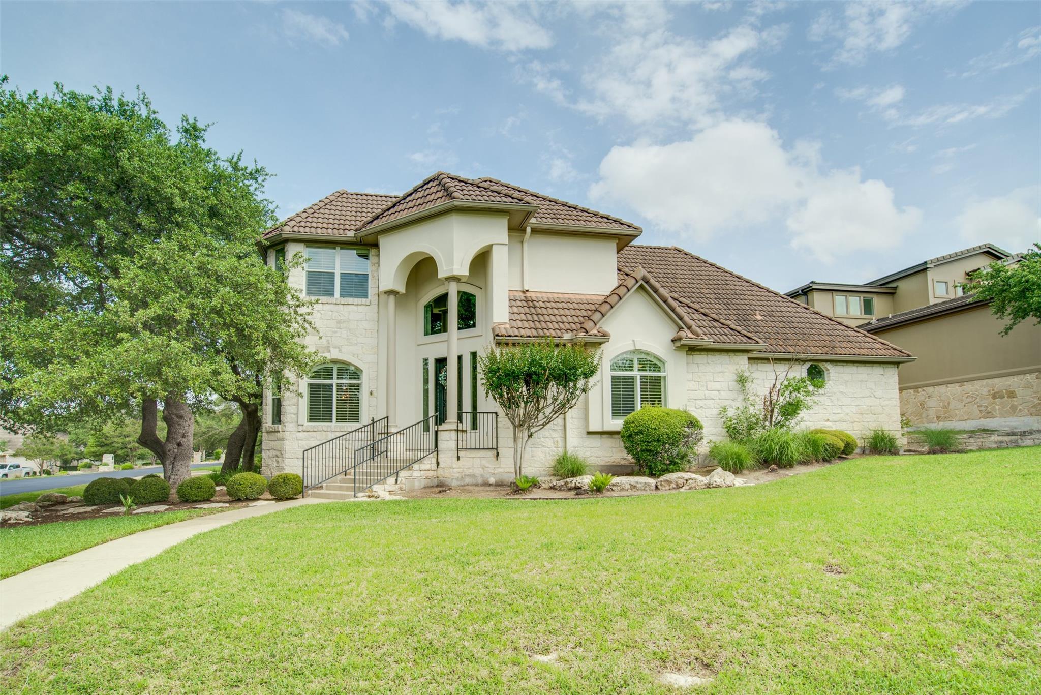 18 Glenway, The Hills, TX 78738 — photo 1