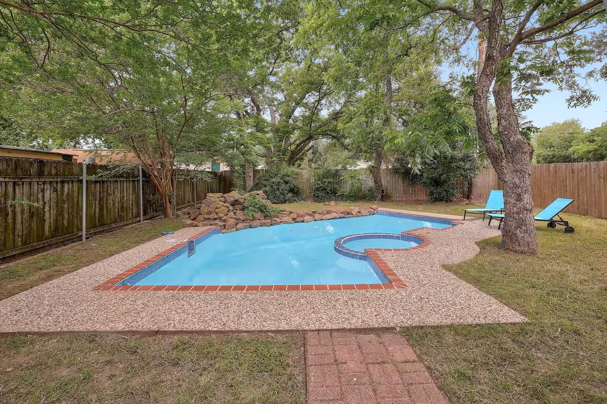 12304 BurrRidge, Austin, TX 78729 — photo 1