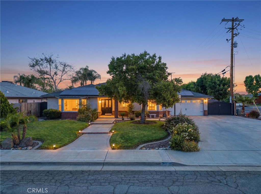 100 W Adrian Way, Hanford, CA 93230 — photo 1