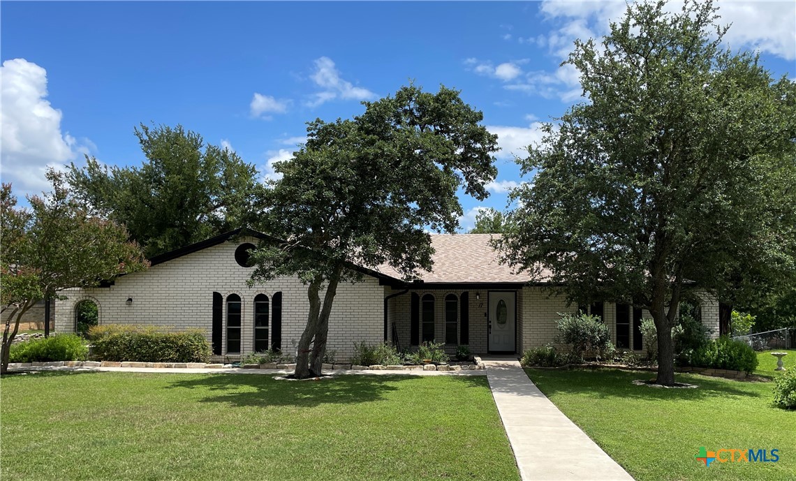 17 Oakmont Circle, Belton, TX 76513 — photo 1