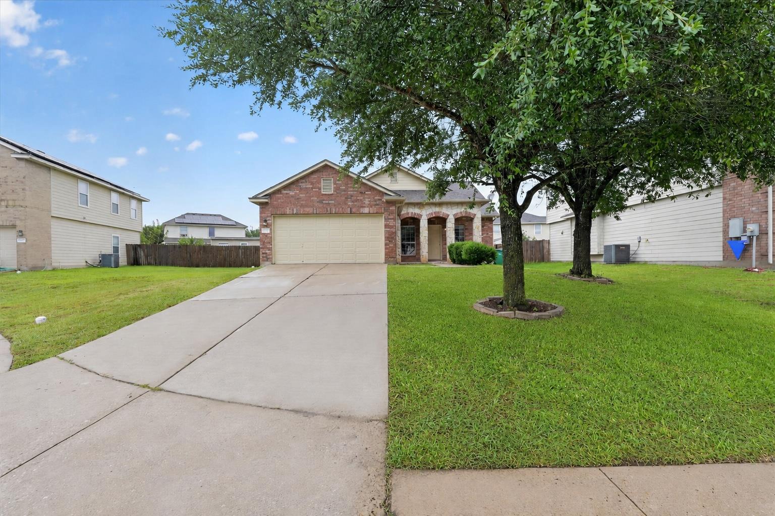 102 Williamson, Elgin, TX 78621 — photo 1
