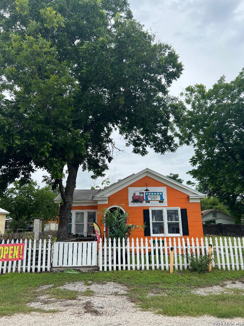 120 seguin st, Marion, TX 78124 — photo 1