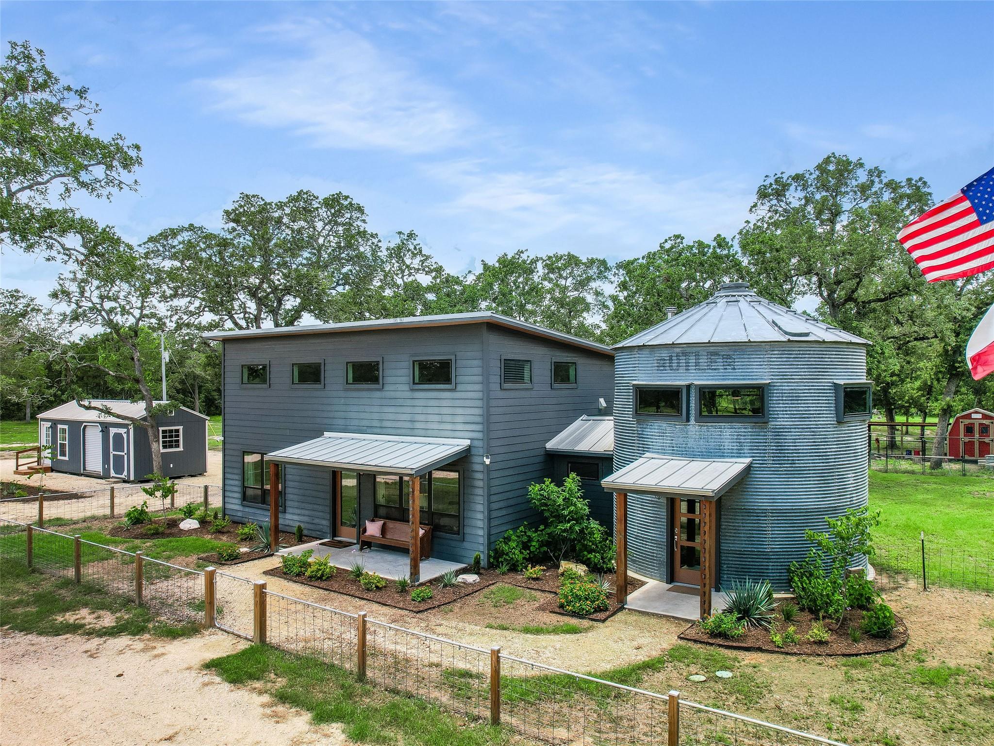 226 Stolle, Flatonia, TX 78941 — photo 1