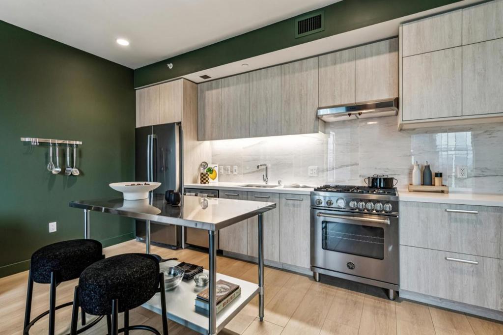 188 W Saint James Street 11010, San Jose, CA 95110 — photo 1