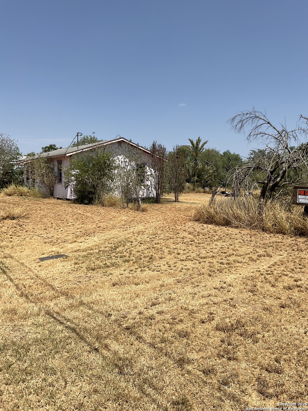 332 Salinas, , 78017 — photo 1