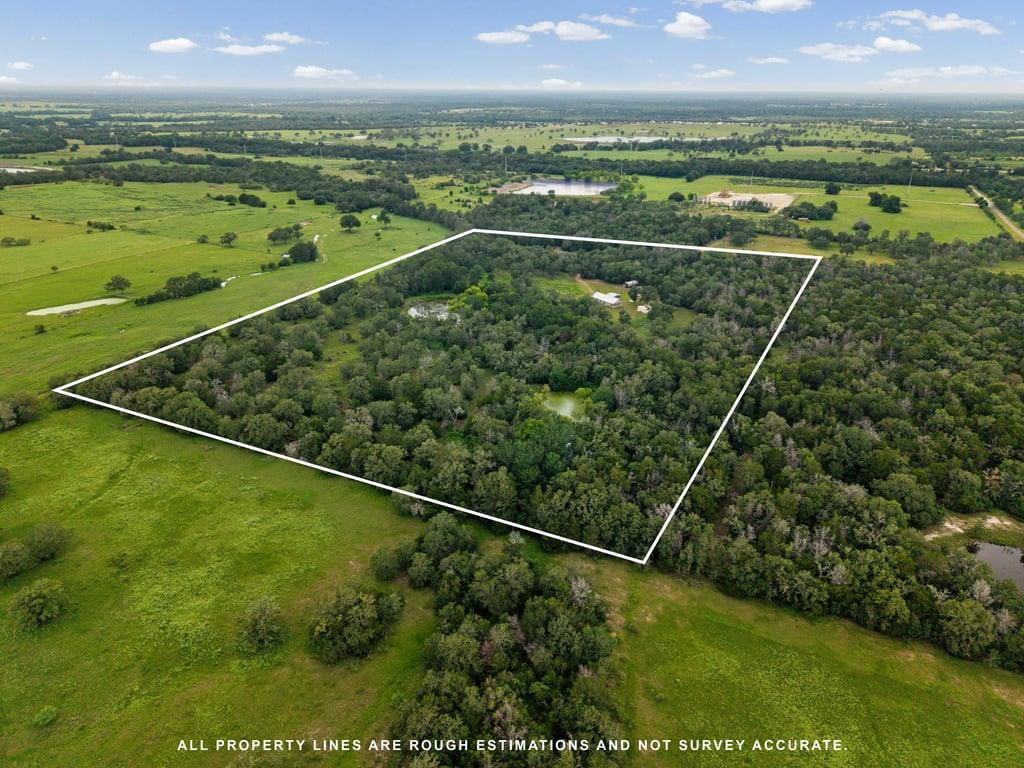 608 Whistleville, Flatonia, TX 78941 — photo 1