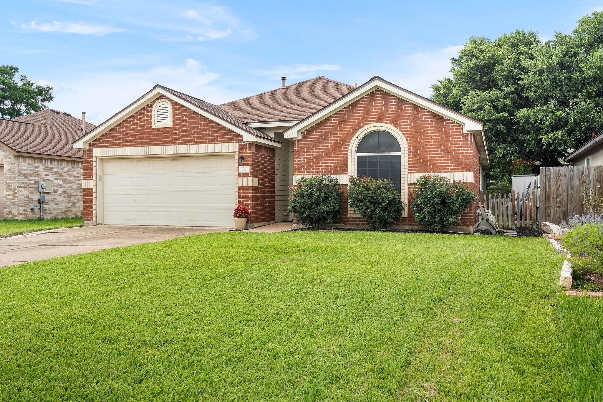 304 Adkins, Georgetown, TX 78626 — photo 1