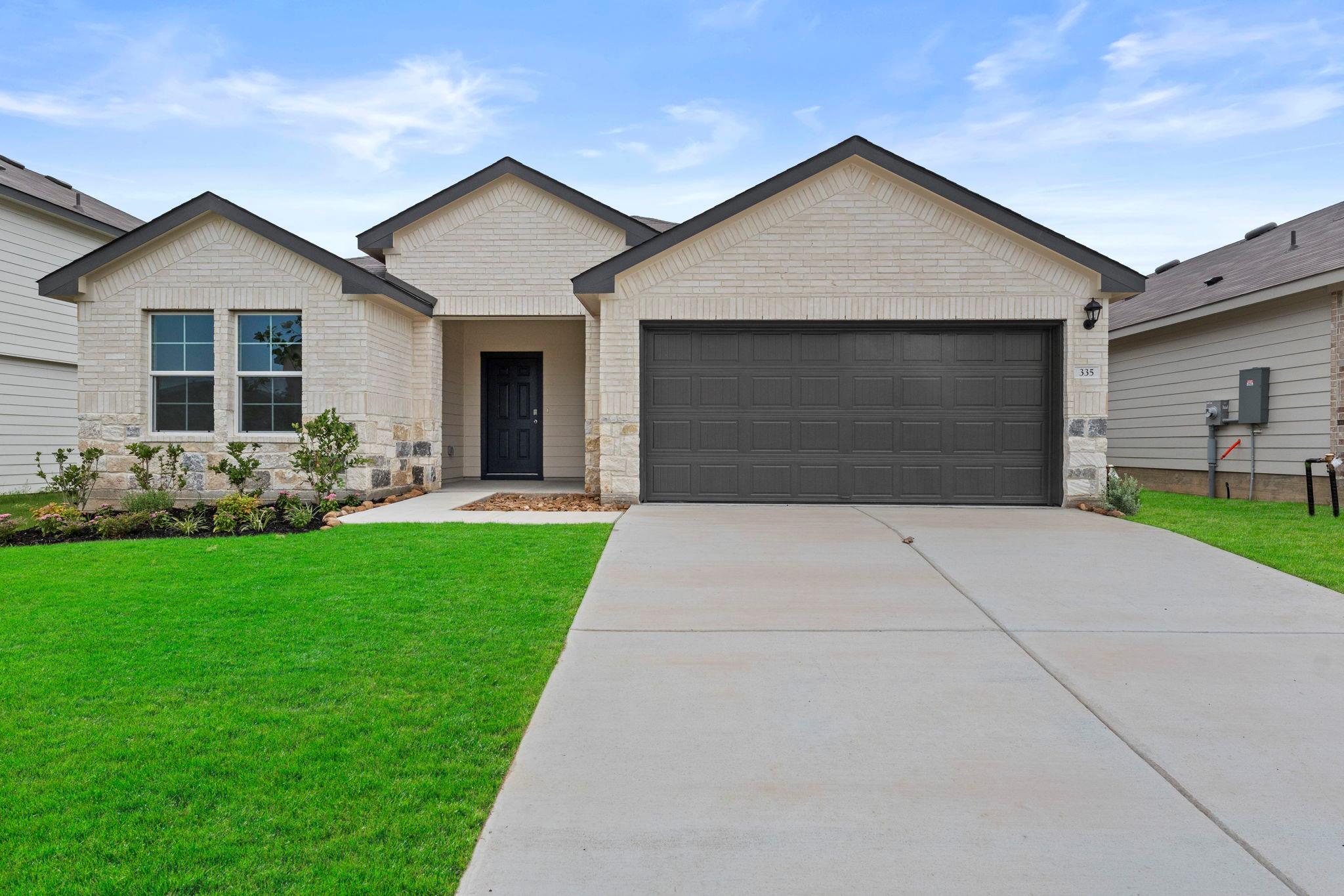 335 Boatman, Seguin, TX 78155 — photo 1