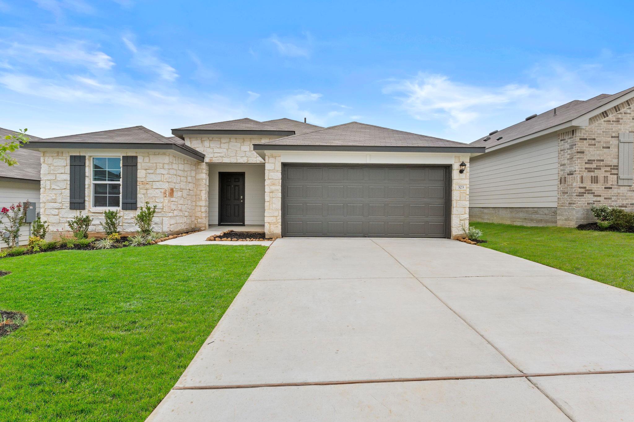 323 Boatman, Seguin, TX 78155 — photo 1