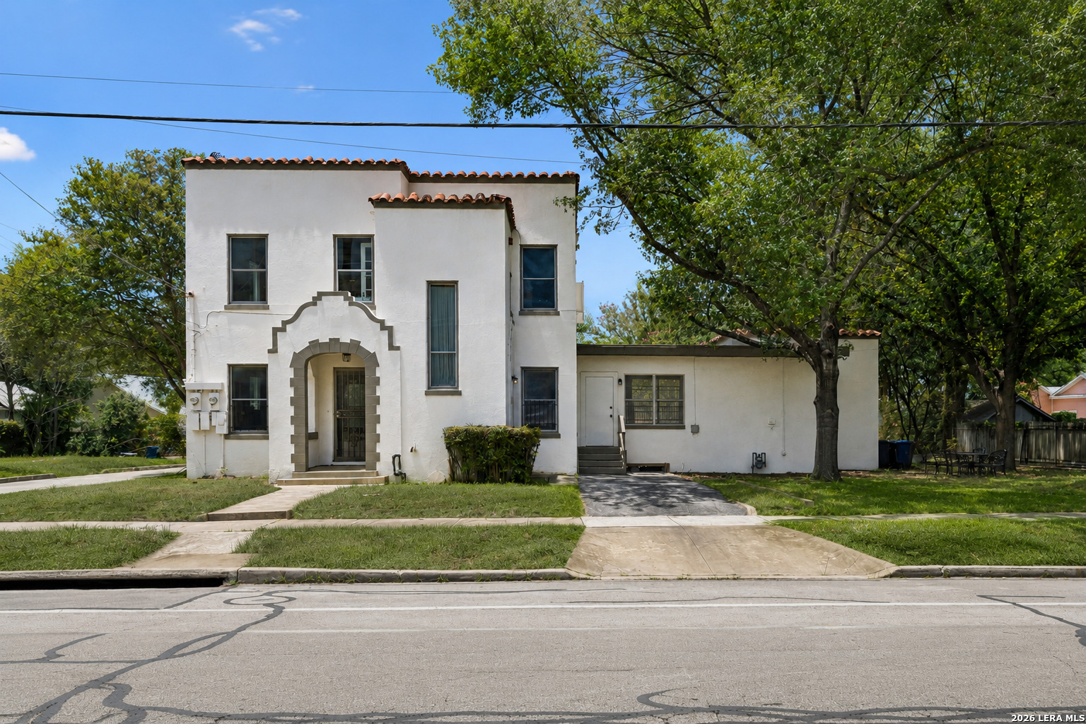 326 E MISTLETOE AVE, San Antonio, TX 78212 — photo 1