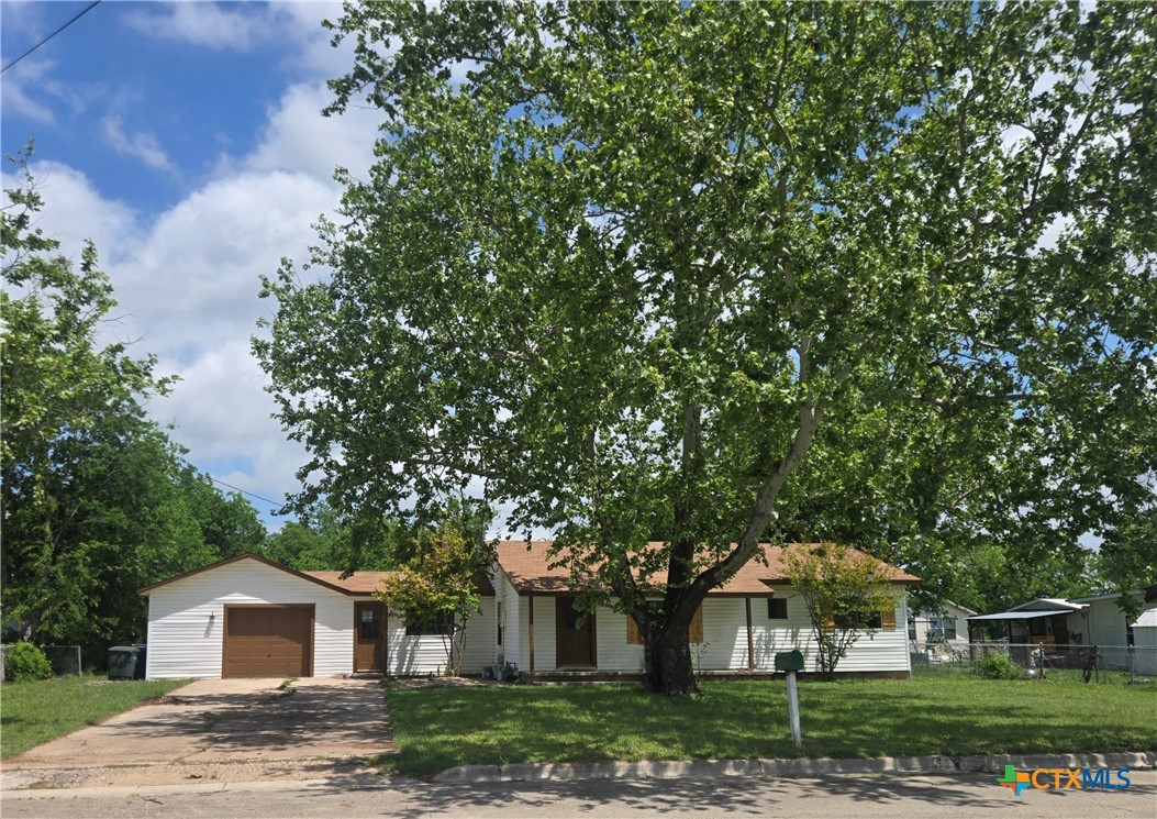 101 E Halstead Avenue, Copperas Cove, TX 76522 — photo 1