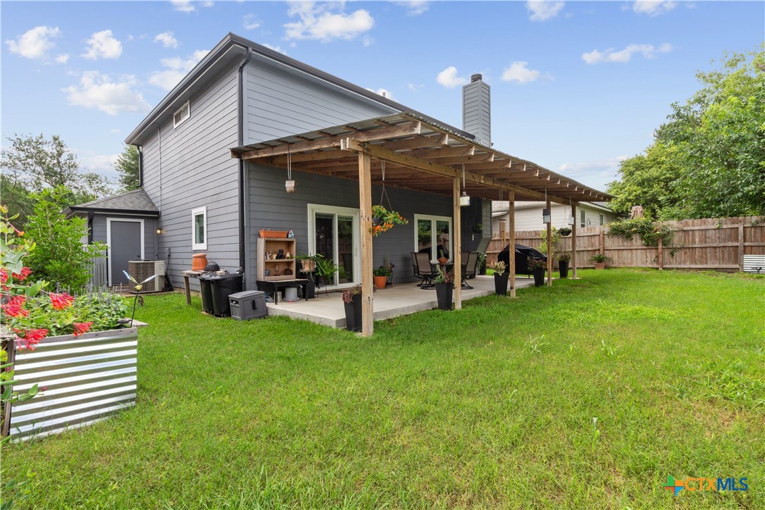 1104 Hilltop, San Marcos, TX 78666 — photo 1