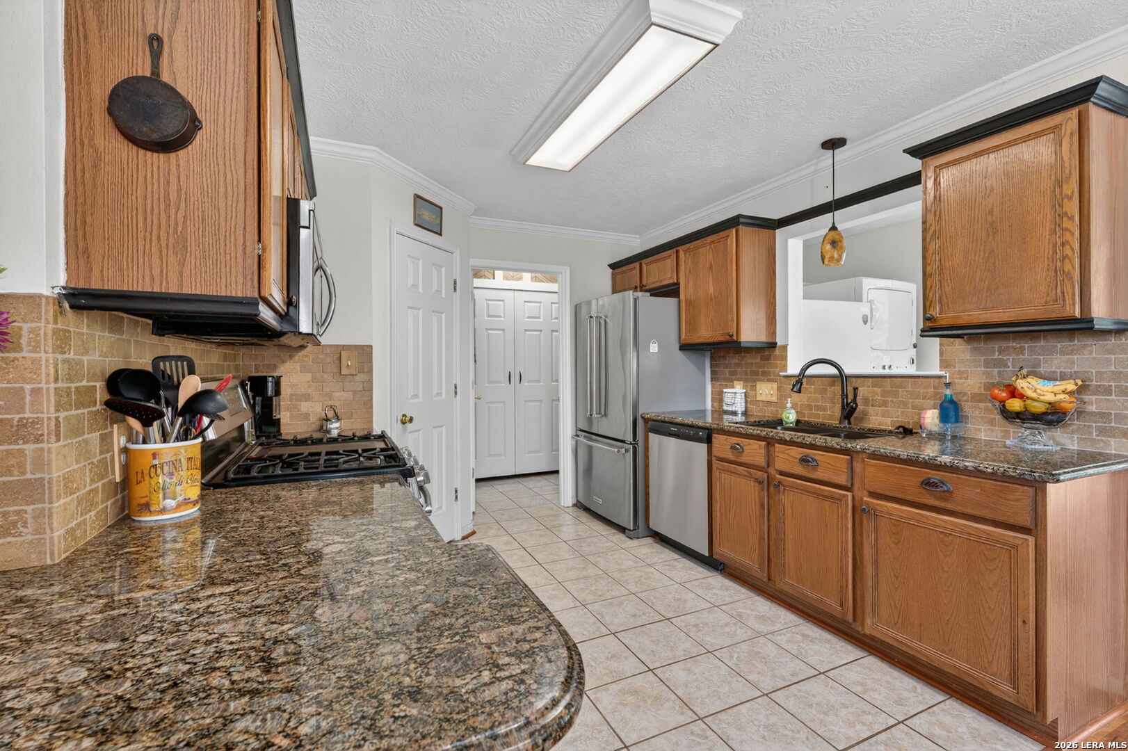226 CREST LN, Onalaska, TX 77360 — photo 1