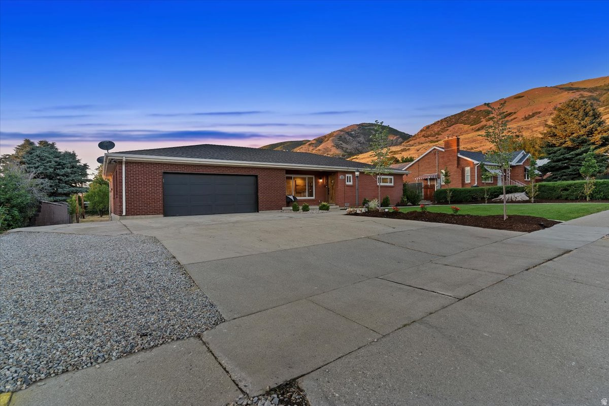 555 E PAGES LN, Centerville, UT 84014 — photo 1