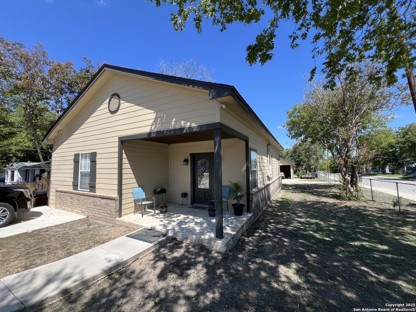 235 GRAY ST, San Antonio, TX 78208 — photo 1
