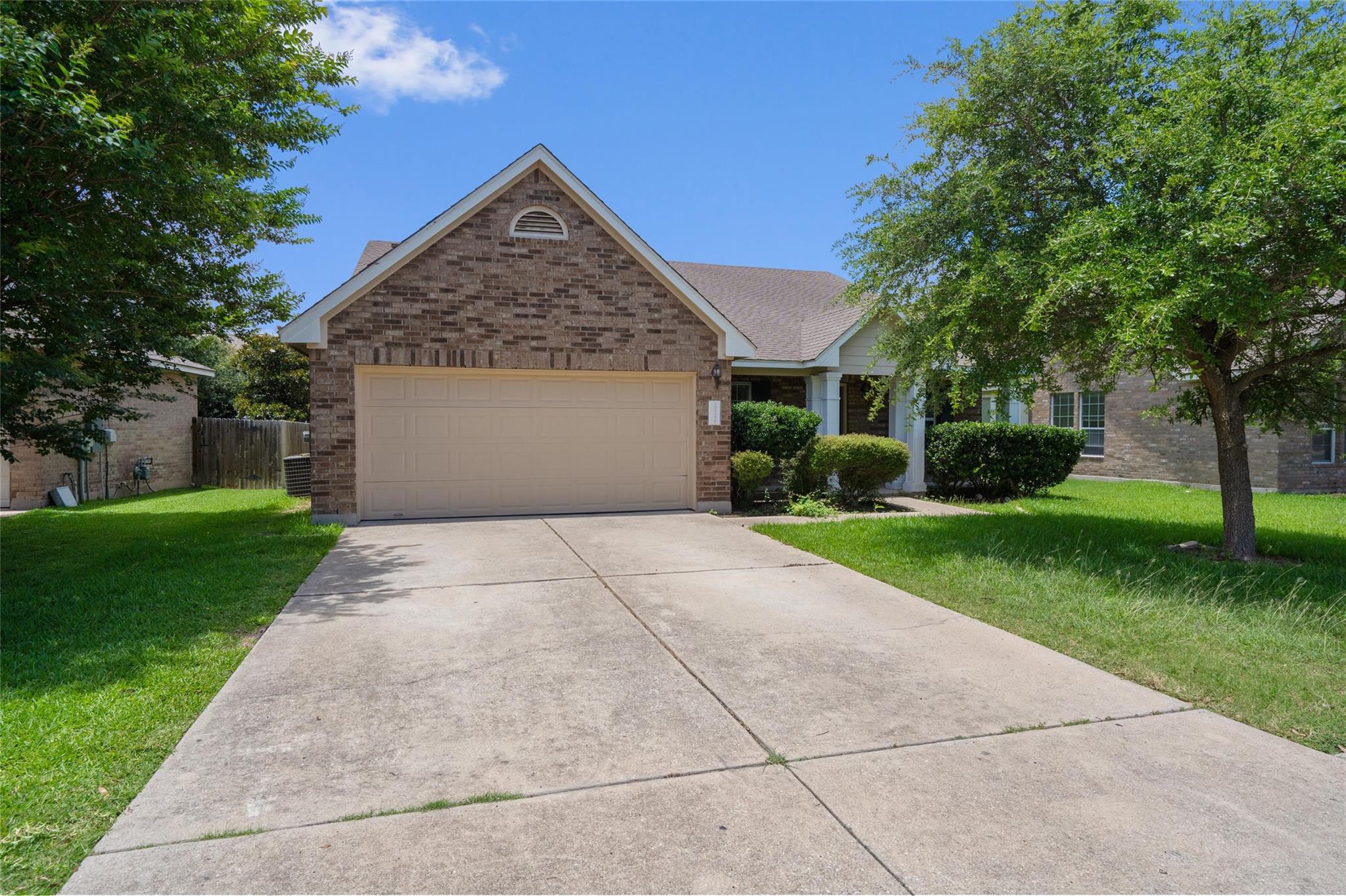 3924  Links Ln, Round Rock, TX 78664 — photo 1