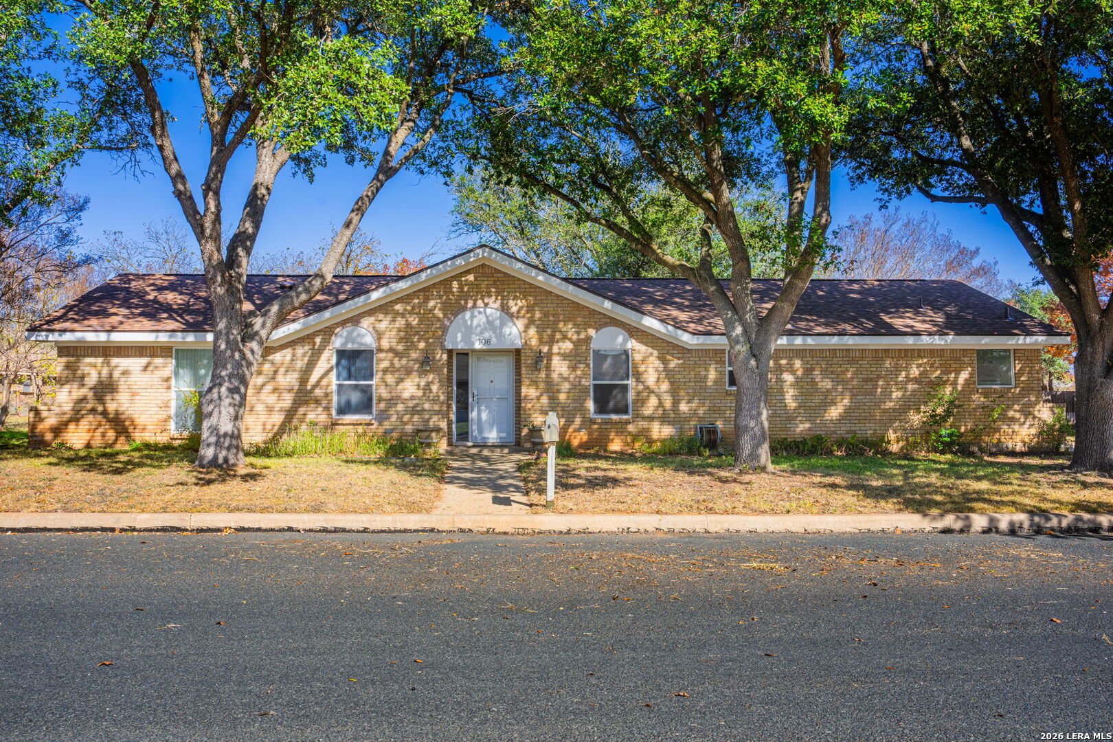 106 Seamoor, Fredericksburg, TX 78624 — photo 1