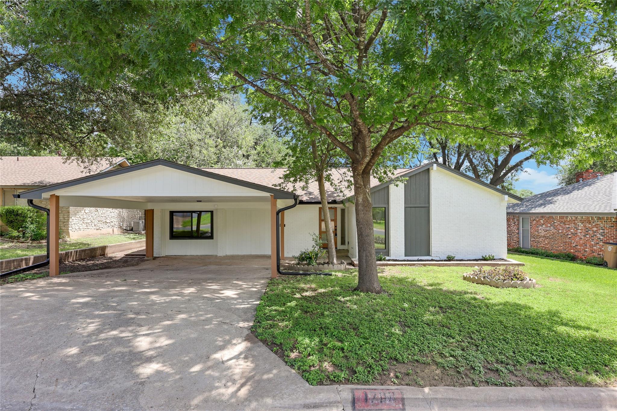1708 Raven, Austin, TX 78752 — photo 1